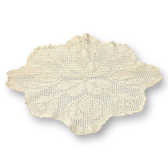 Vintage Handmade Crocheted Lace Table Topper Centerpiece Doily Cream 24" x 17" - Picture 2 of 6